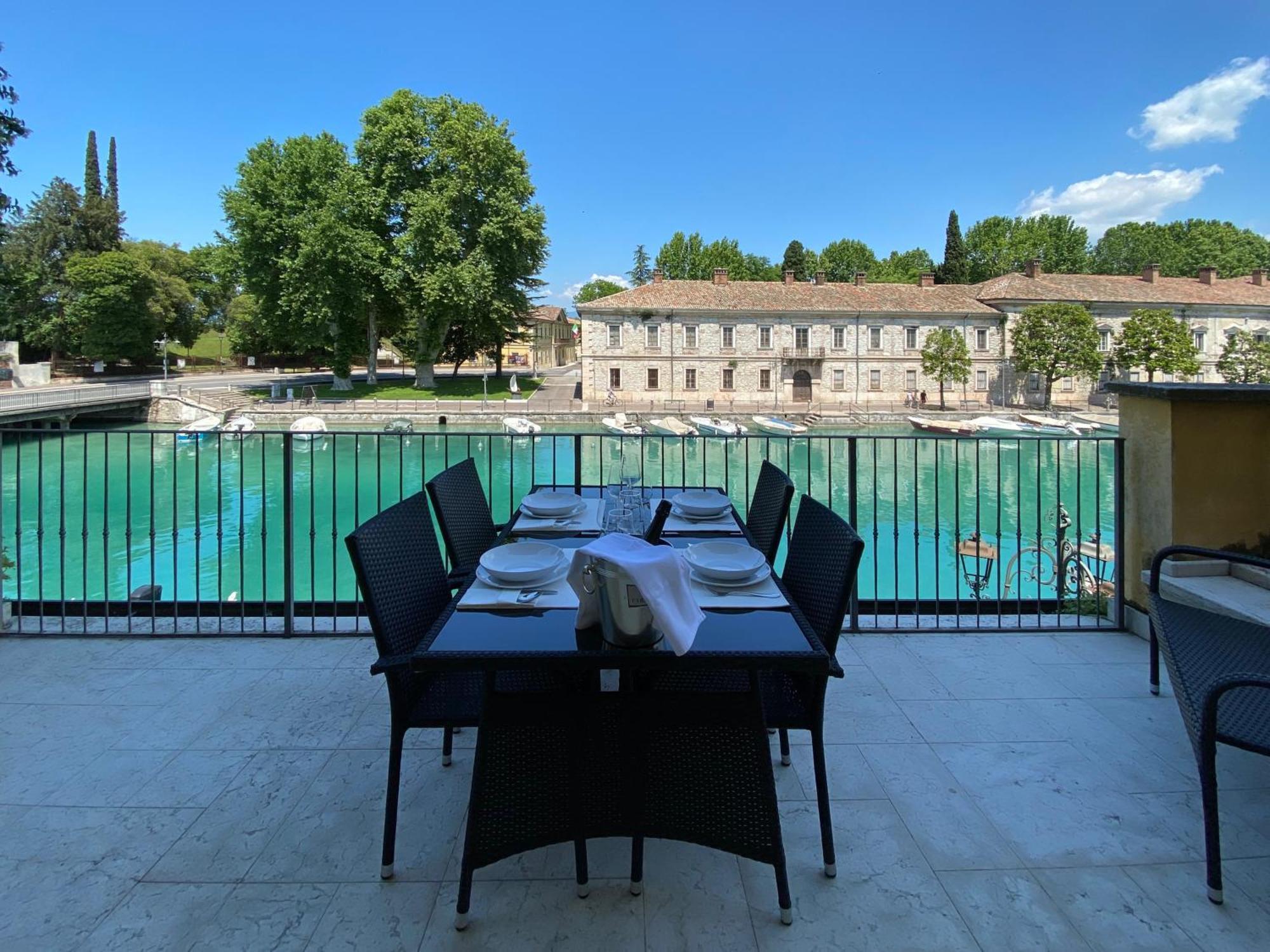 Time To Relax - La Terrazza Sul Lago Peschiera del Garda Ngoại thất bức ảnh