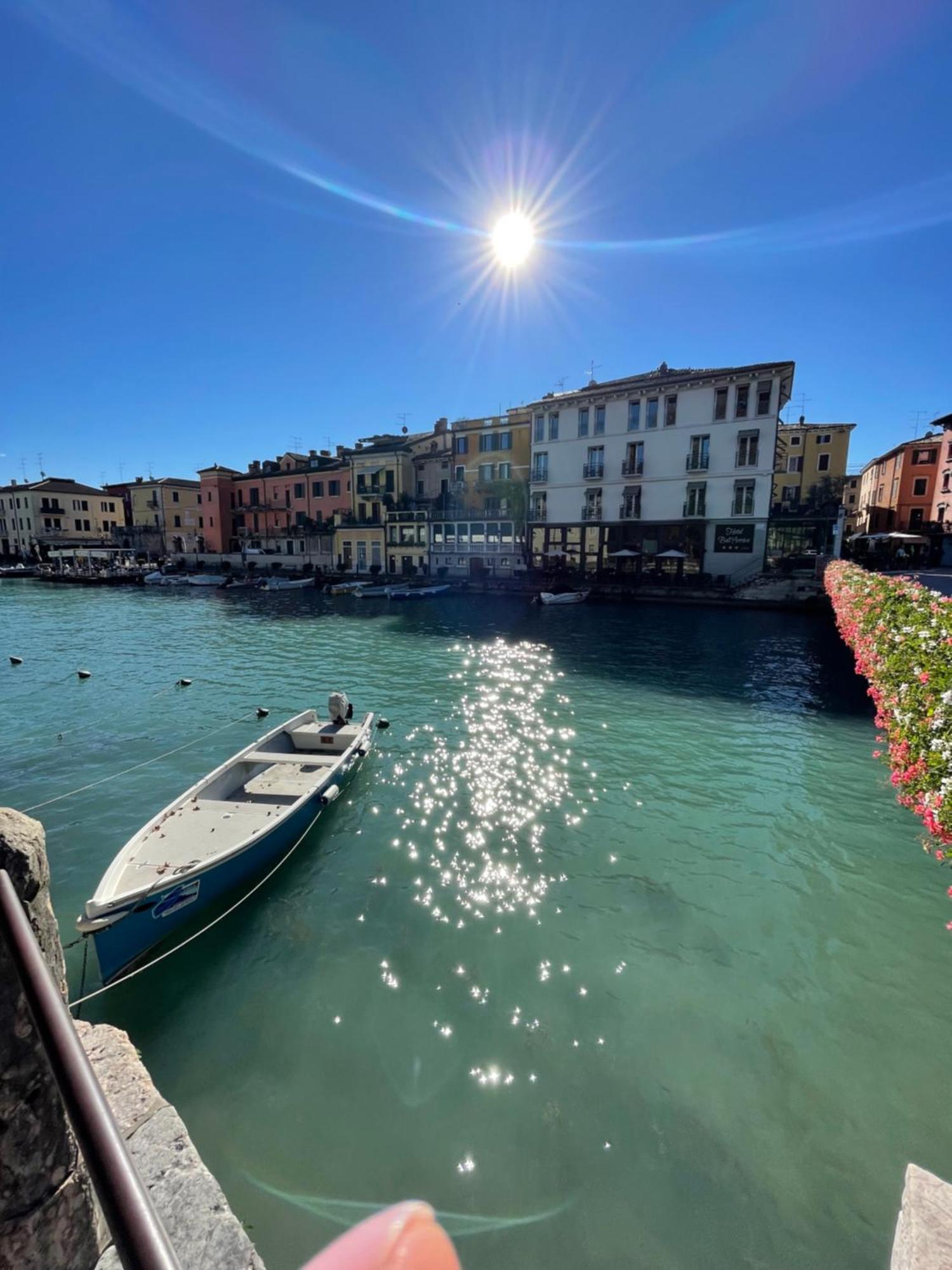 Time To Relax - La Terrazza Sul Lago Peschiera del Garda Ngoại thất bức ảnh